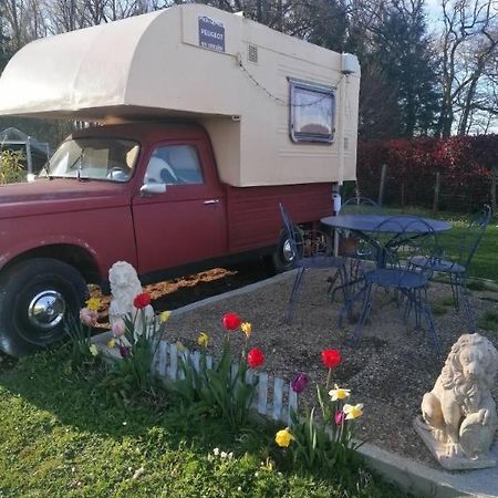 Le Pick Up 403 Vintage Hotel Oradour-sur-Glane Eksteriør billede