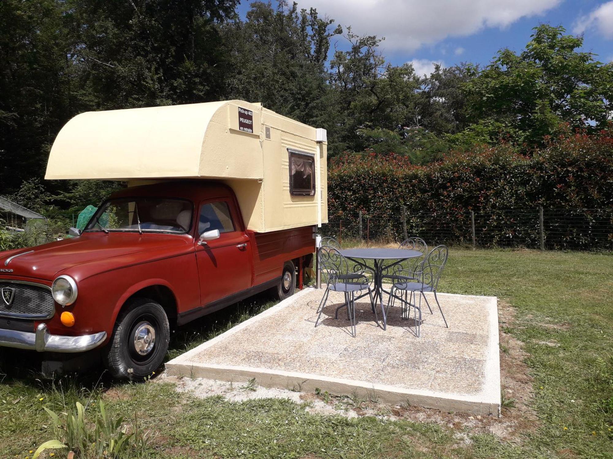Le Pick Up 403 Vintage Hotel Oradour-sur-Glane Eksteriør billede